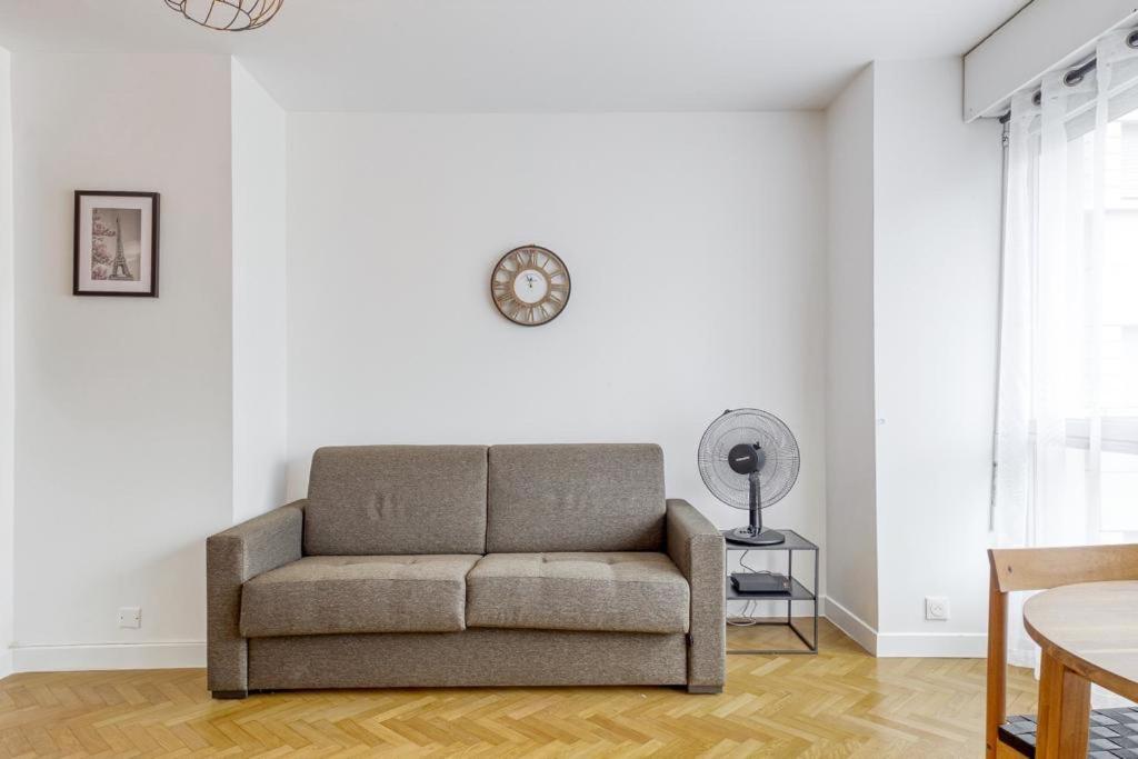L'Appartement D'Art Et De Lumiere Clichy Exterior photo